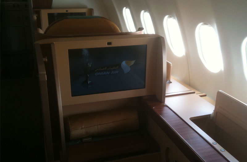 Oman Air First Class im A330 - Entertainment-Monitor